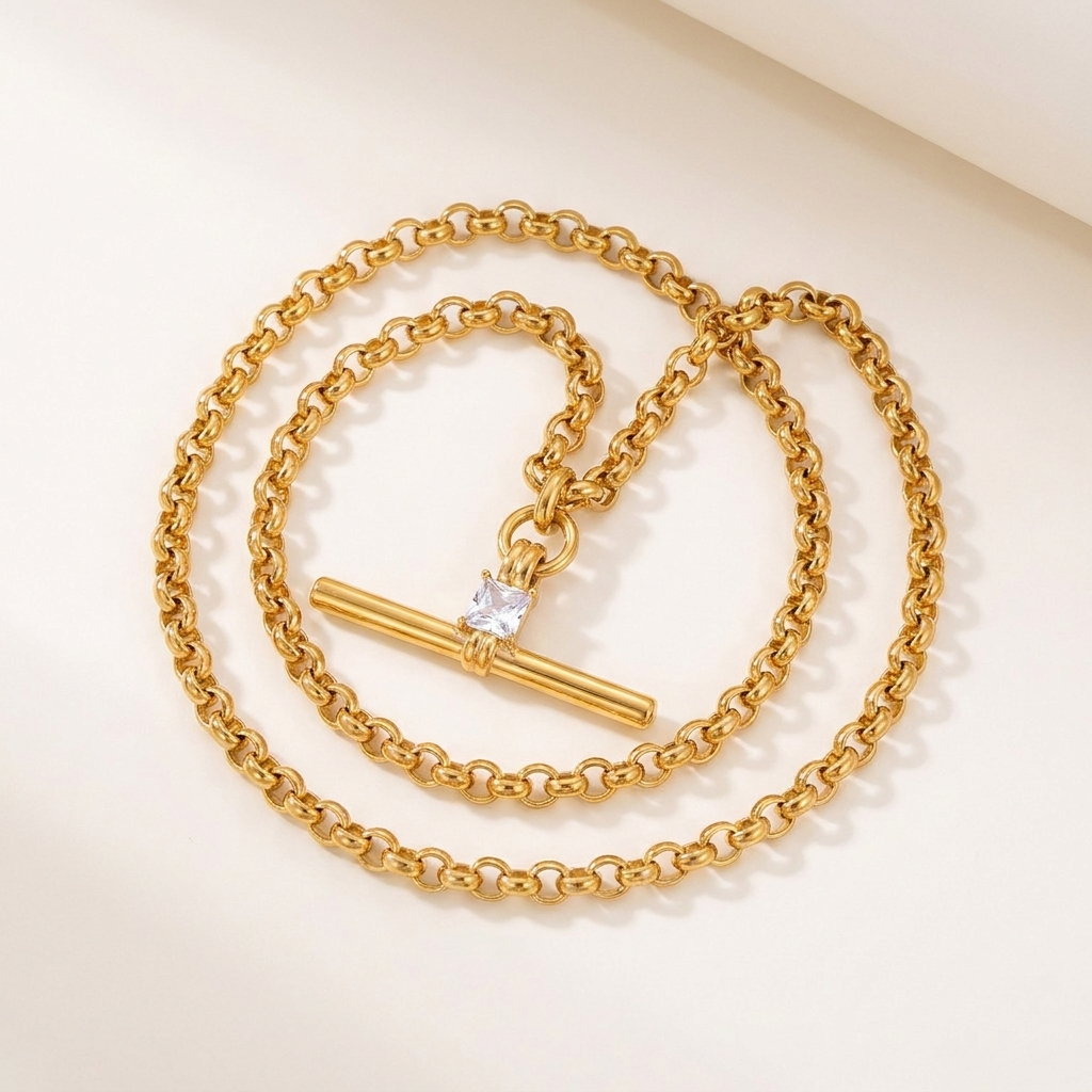 Collana Isla T-bar con zircone quadrato su catena rolo, acciaio 316L PVD oro