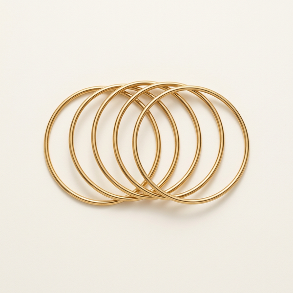 Mira, set di cinque bracciali rigidi sottili in acciaio 316L PVD oro