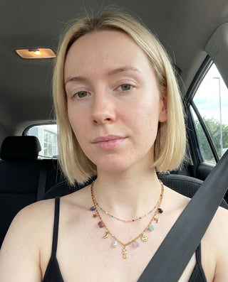 Collana Riva indossata in auto, foto di una cliente