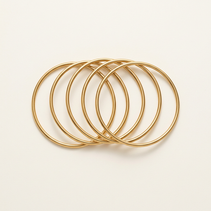 Mira, set di cinque bracciali rigidi sottili in acciaio 316L PVD oro