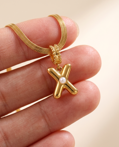 Collana Alma con lettera X in acciaio 316L PVD oro, perlina nella curva