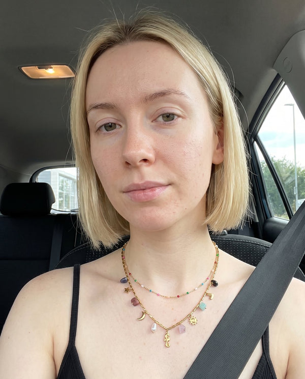 Collana Riva indossata in auto, foto di una cliente